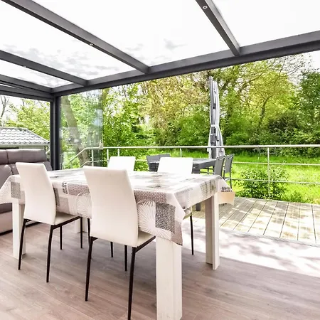 Amazing In Semesterbostad